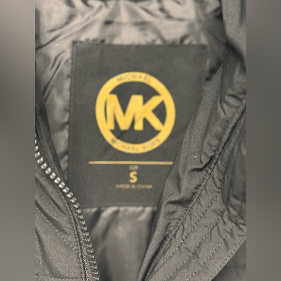 NWT! Comfy, light weight, but warm puffer coat! Perfect for those cold days! - Picture 2 of 4